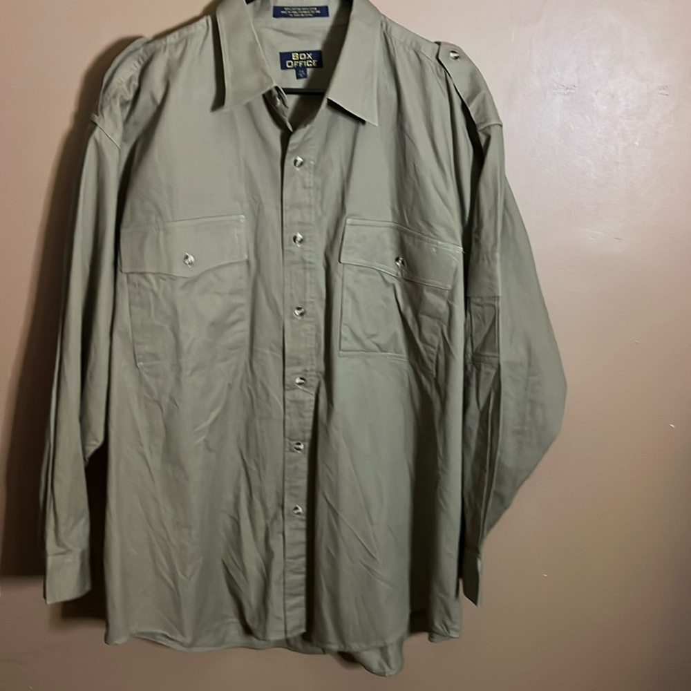 😄Box Office long sleeve multi pocket dress shirt. L3